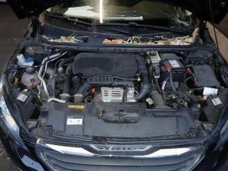 Peugeot 308 308 SW (L4/L9/LC/LJ/LR), Combi 5-drs, 2014 / 2021 1.2 12V e-THP PureTech 110 picture 16