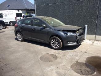 Voiture accidenté Ford Focus  2015/1
