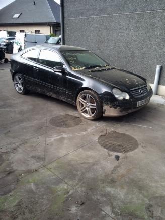 skadebil auto Mercedes C-klasse C32 coupé  3200 2004/1