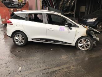 Coche siniestrado Renault Clio Benzine - 6vit 2016/1