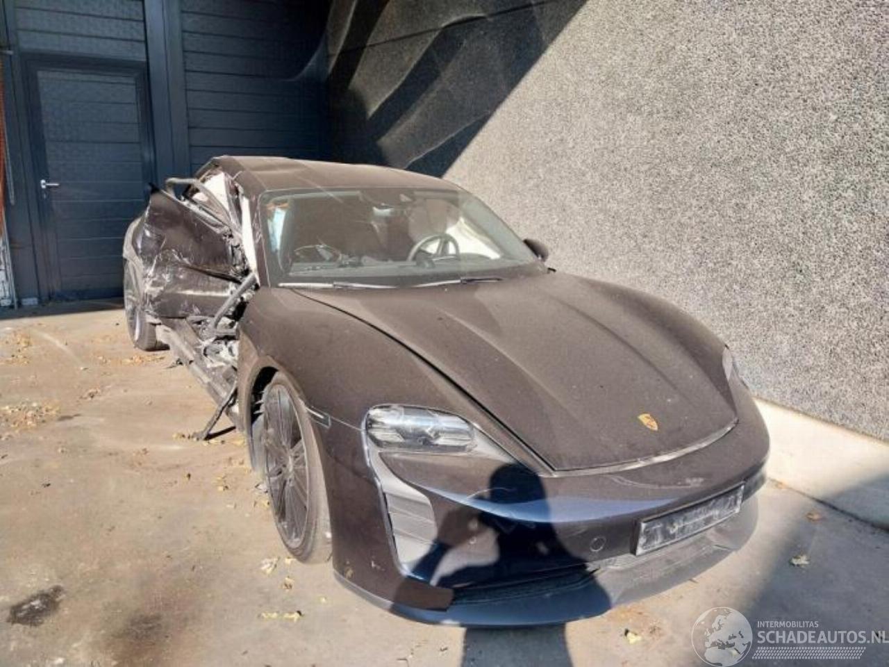 Porsche Taycan 