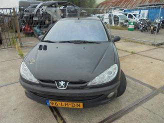 Vrakbiler auto Peugeot 206 206 (2A/C/H/J/S), Hatchback, 1998 / 2012 1.6 16V 2003/1