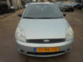 Coche siniestrado Ford Fiesta Fiesta 5 (JD/JH), Hatchback, 2001 / 2009 1.6 16V 2003/11