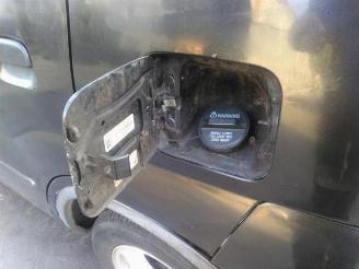 Suzuki Ignis Ignis (FH), Hatchback, 2000 / 2005 1.3 16V picture 29