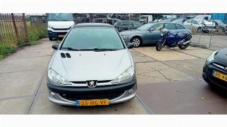Uttjänta bilar auto Peugeot 206 206 (2A/C/H/J/S), Hatchback, 1998 / 2012 1.6 16V 2001/7