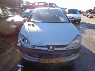 Vrakbiler auto Peugeot 206  2001/3