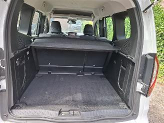 Renault Kangoo 1300 tce Luxe  5persoons 27000km rijdend incl btw NL kenteken picture 22