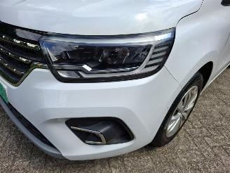 Renault Kangoo 1300 tce Luxe  5persoons 27000km rijdend incl btw NL kenteken picture 8