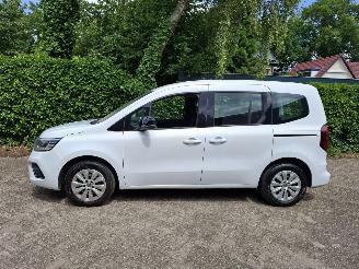 Renault Kangoo 1300 tce Luxe  5persoons 27000km rijdend incl btw NL kenteken picture 2