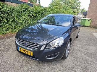 Volvo V-60 V60 T3 trekhaak 2013geen schade fijne auto picture 2