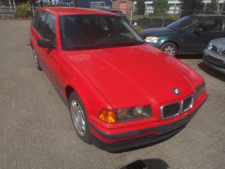 krockskadad bil auto BMW 3-serie touring 1998/1