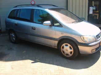 Opel Zafira  picture 2