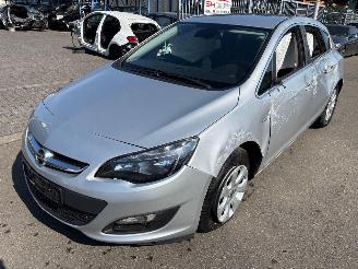 rozbiórka samochody osobowe Opel Astra  2014/1