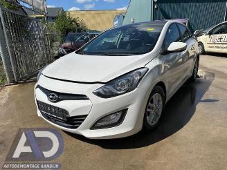 Uttjänta bilar auto Hyundai I-30 i30 (GDHB5), Hatchback, 2011 1.6 CRDi Blue Drive 16V VGT 2013/2