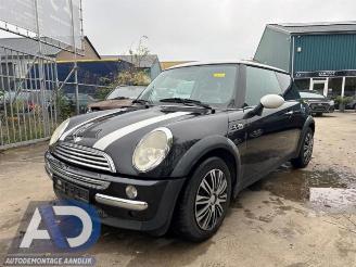 Vrakbiler auto Mini Cooper Mini One/Cooper (R50), Hatchback, 2001 / 2007 1.6 16V Cooper 2004/0