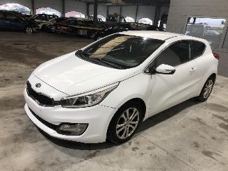 Damaged car Kia Pro cee d 1.6 CRDI 2016/1