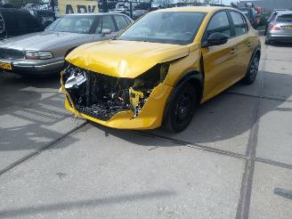 damaged passenger cars Peugeot e-208 Peugeot e-208 EV Active 50 kWh zie video !! 2022/11