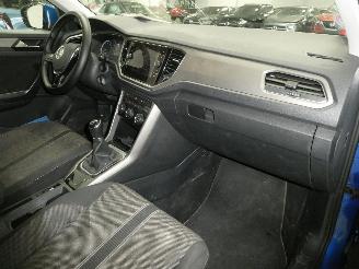 Volkswagen T-Roc  picture 11