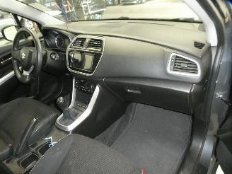 Suzuki SX4 S-CROSS picture 12