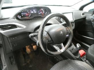 Peugeot 208 ALLURE picture 14