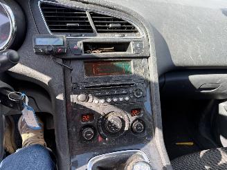 Peugeot 5008 1.6 HDI picture 22