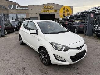 Coche accidentado Hyundai I-20 LOUNGE 2013/1