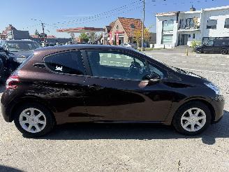 Peugeot 208 1.2I 3P picture 5