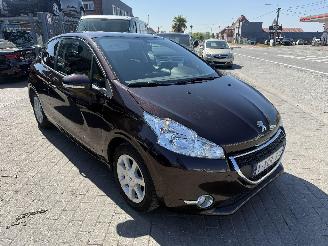 Peugeot 208 1.2I 3P picture 3
