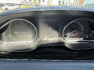 Peugeot 208 1.2I 3P picture 18