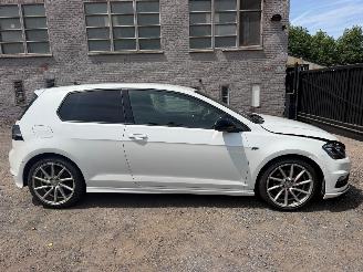 damaged passenger cars Volkswagen Golf HIGHLINE 2016/5