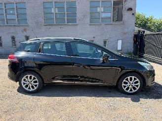 damaged passenger cars Renault Clio INTENS ENERGY TCE 2016/10