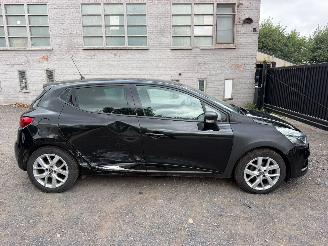 Voiture accidenté Renault Clio LIMITED 2018/10