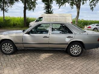 Mercedes 200-300D 200 D picture 3