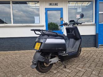 NIU  N1S BROMSCOOTER picture 4