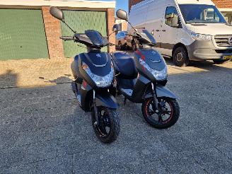 krockskadad bil bromfiets Peugeot  KISBEE 2019 + 2023 2023/9