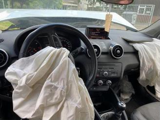 Audi A1 A1 Sportback (8XA/8XF), Hatchback 5-drs, 2011 / 2018 1.6 TDI 16V picture 9