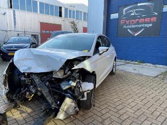 Coche siniestrado Seat Ibiza Ibiza V (KJB), Hatchback 5-drs, 2017 1.0 MPI 12V 2019