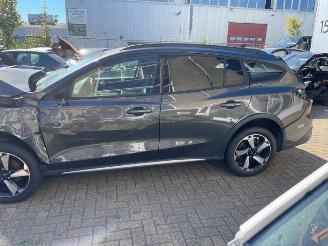 Ford Focus Focus 4 Wagon, Combi, 2018 / 2025 1.0 Ti-VCT EcoBoost 12V 125 picture 2