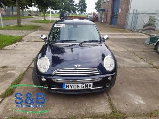 krockskadad bil auto Mini Cooper Mini One/Cooper (R50), Hatchback, 2001 / 2007 1.6 16V One 2005/5