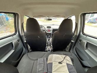 Citroën C1 1.0 12V Hatchback  Benzine 998cc 50kW (68pk) FWD 2005-06/2014-09 (PMCFA; PMCFB; PNCFA; PNCFB) 1KRFE; CFB; 384F; CFA picture 13