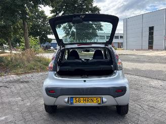 Citroën C1 1.0 12V Hatchback  Benzine 998cc 50kW (68pk) FWD 2005-06/2014-09 (PMCFA; PMCFB; PNCFA; PNCFB) 1KRFE; CFB; 384F; CFA picture 6