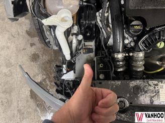 Peugeot 208  picture 9