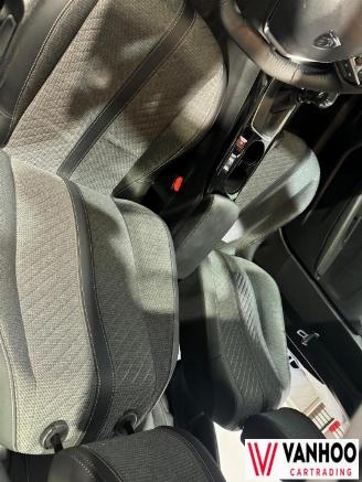 Peugeot 208  picture 15