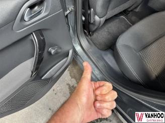 Peugeot 208  picture 10