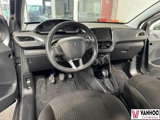 Peugeot 208  picture 12