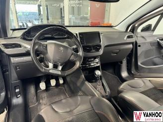 Peugeot 208  picture 13