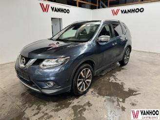 krockskadad bil auto Nissan X-Trail  2016/11