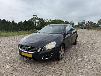 Volvo S-60 2.0 D3 picture 1
