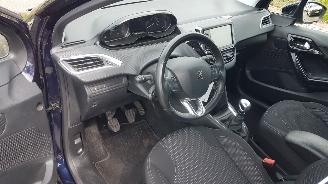 Peugeot 208 ALLURE  110PK picture 15