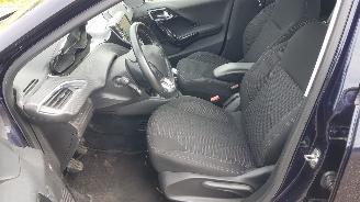 Peugeot 208 ALLURE  110PK picture 14